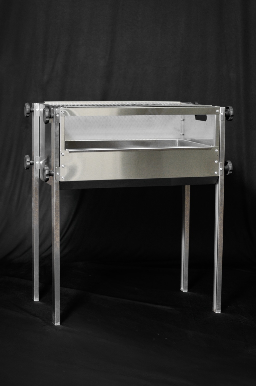 Churrasqueira Inox com Regulagem de Altura da Grelha
